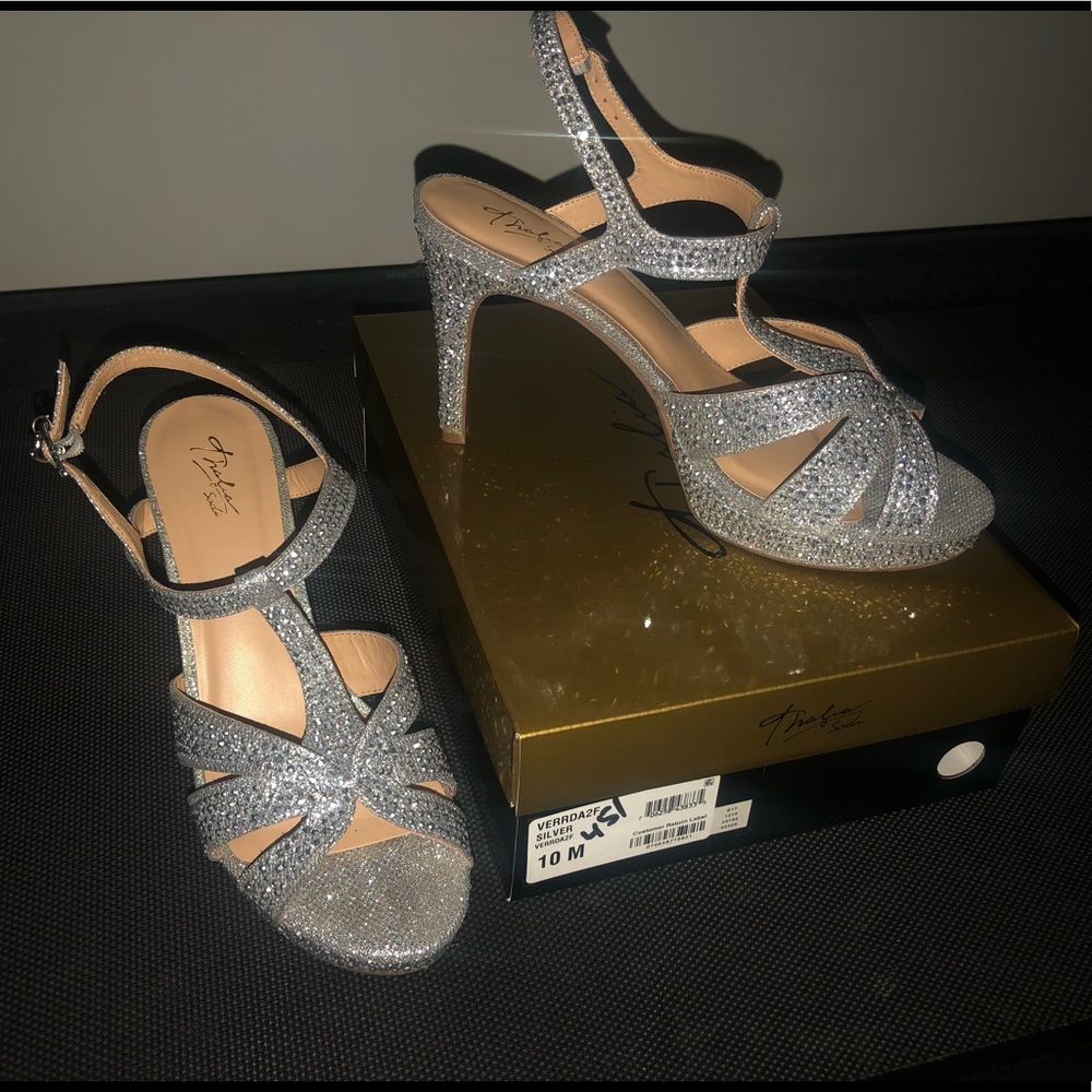 Worn once! Thalia Sodi 4 inch Heels